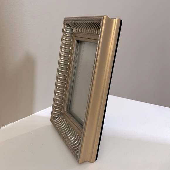 Gold Tone Picture Frame - 4x6 Photo Frame Decorative Frame - Picture 4 of 7